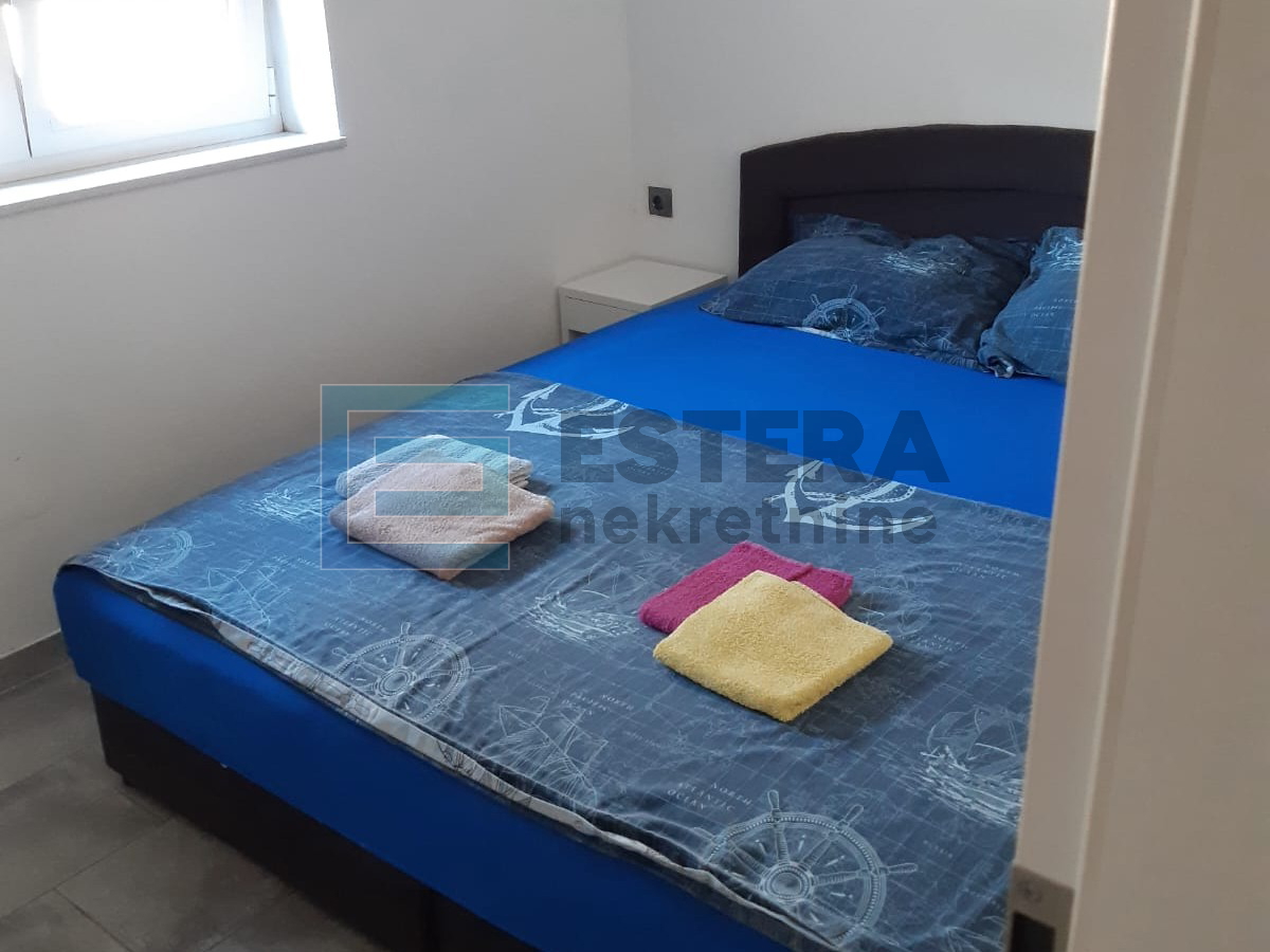 Kuća 244 m2 PRODAJA Biograd na Moru, 8 apartmana, bazen