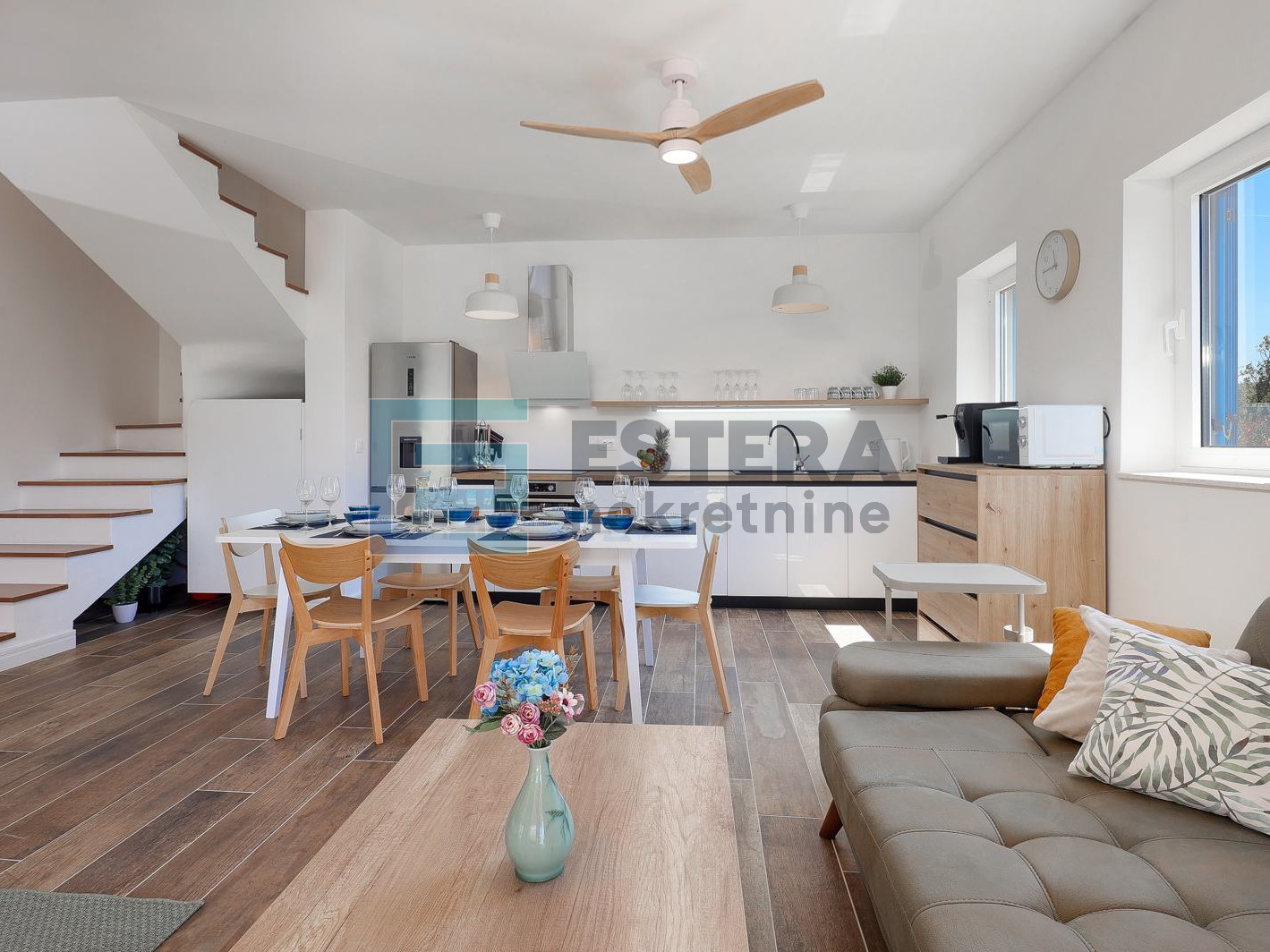 Kuća sa bazenom 130 m2 PRODAJA Pašman, 300 m od mora, 4s