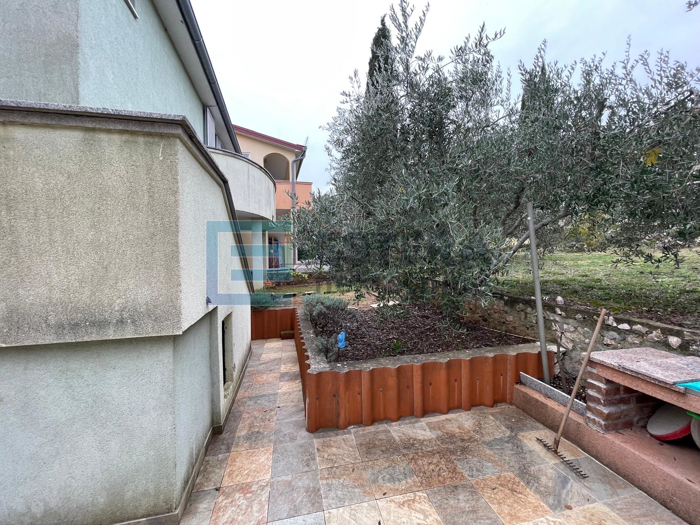 Apartmanska kuća m2 PRODAJA, Pašman, Ždrelac, 60 m od mora, garaža