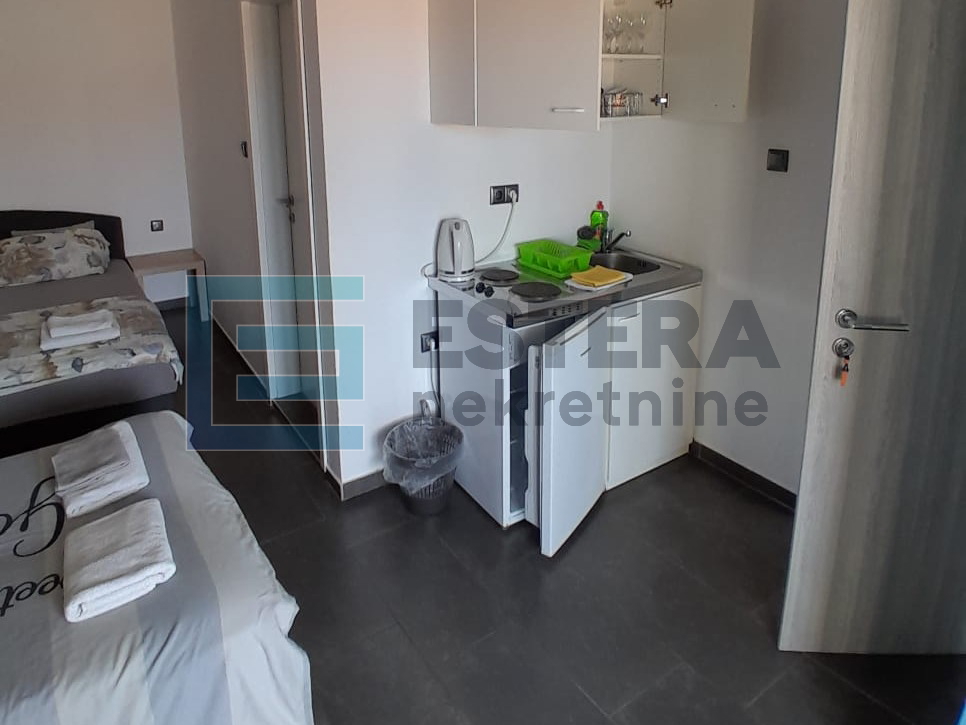 Kuća 244 m2 PRODAJA Biograd na Moru, 8 apartmana, bazen