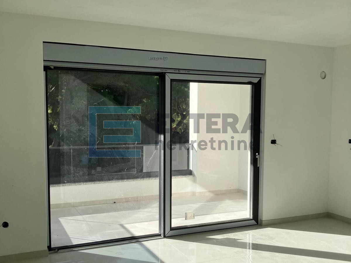 Apartman penthouse 77 m2 PRODAJA Pakoštane, 3s, 2. kat, krovna terasa, loggia, 2x parking, 300 m od mora