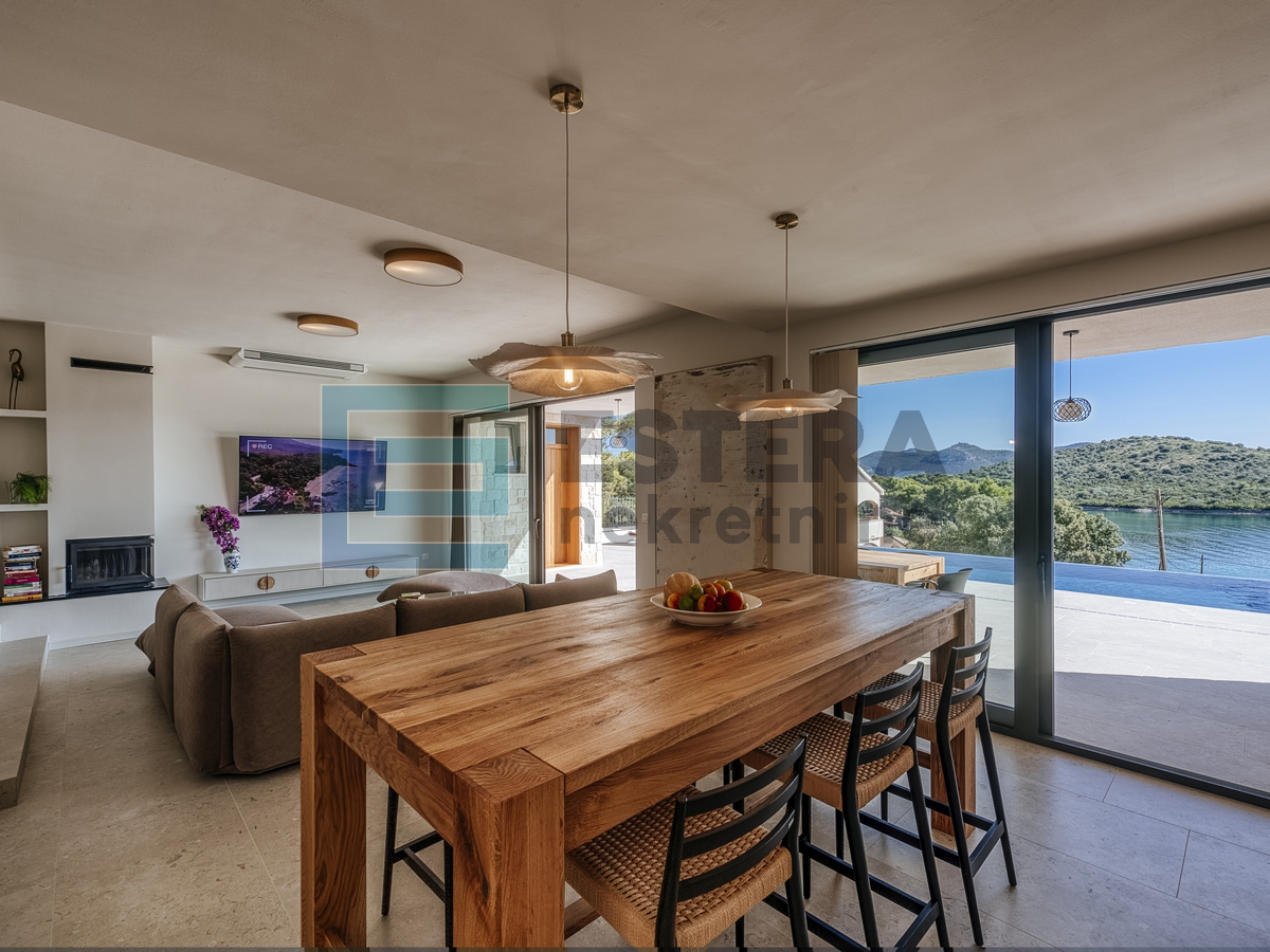 Vila s bazenom i pogledom na more PRODAJA, otok Iž, 100 m od mora