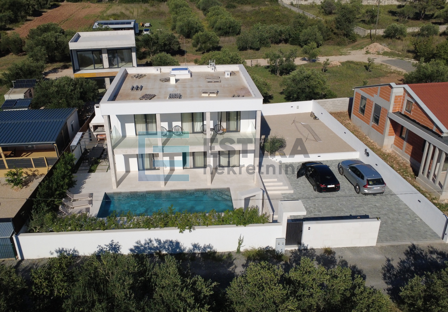 Villa sa bazenom i pogledom na more prodaja