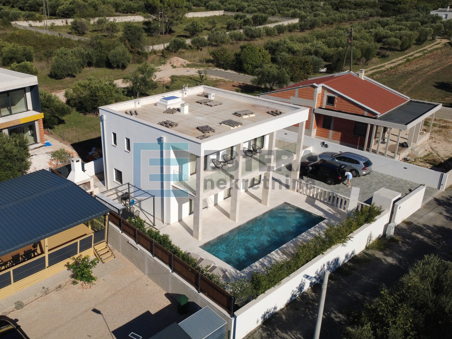 Villa sa bazenom i pogledom na more prodaja