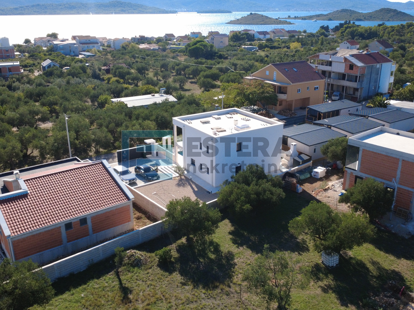 Villa sa bazenom i pogledom na more prodaja