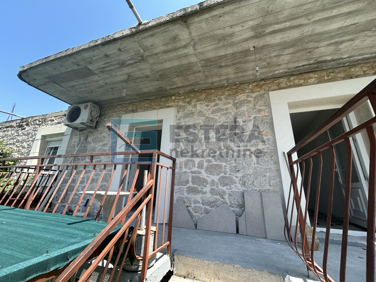 DRAGE PAKOŠTANE KAMENA KUĆA,POGLED NA MORE  PRODAJA