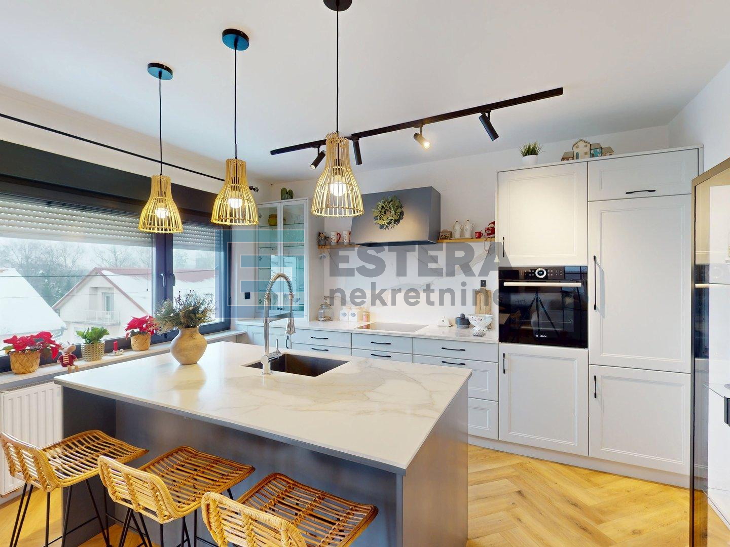 Kuća PRODAJA Vrbovec 367 m2, 4 etaže, 3 stana, garaža, vrt, 3 VPM