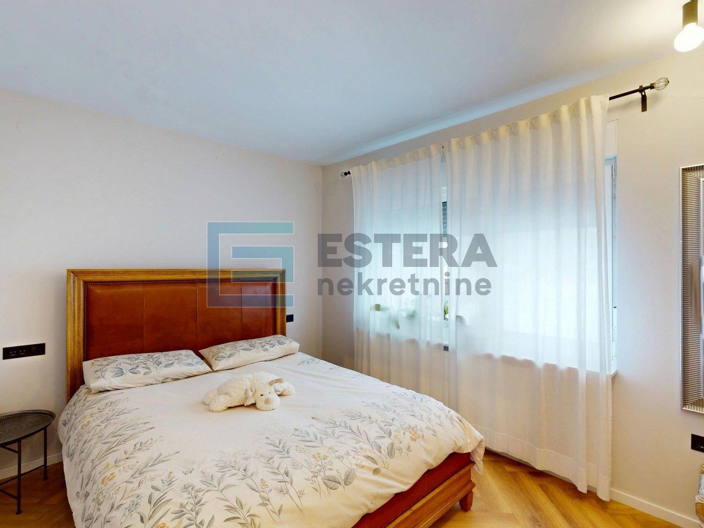 Kuća PRODAJA Vrbovec 367 m2, 4 etaže, 3 stana, garaža, vrt, 3 VPM