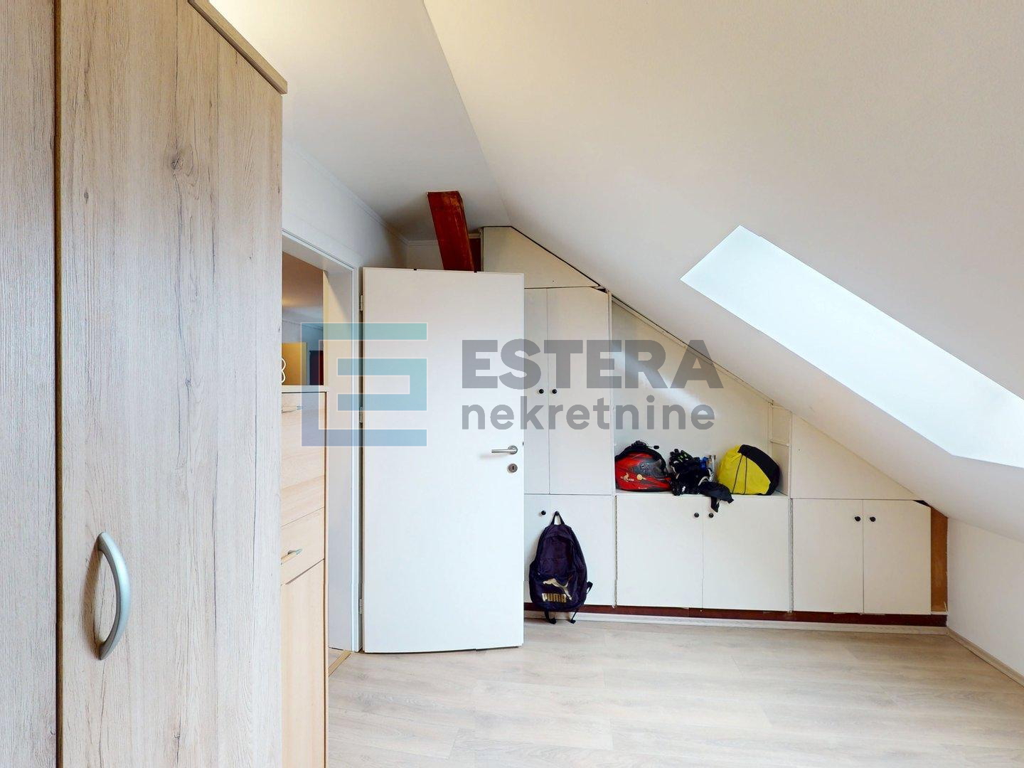 Kuća PRODAJA Vrbovec 367 m2, 4 etaže, 3 stana, garaža, vrt, 3 VPM