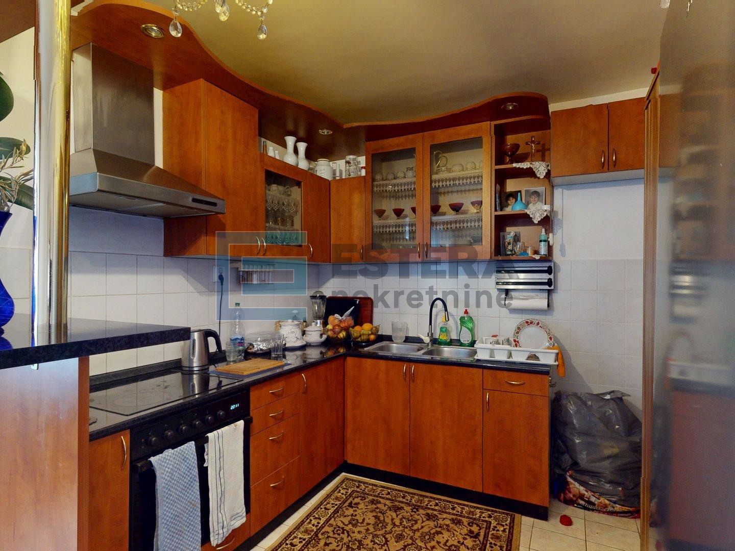 Kuća 300 m2 PRODAJA Školska ulica, Velika Mlaka