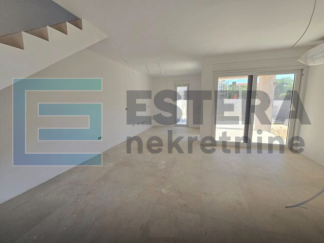 Apartman PRODAJA Vrsi, 121 m2, 4s, vrt, bazen, 2 parkinga