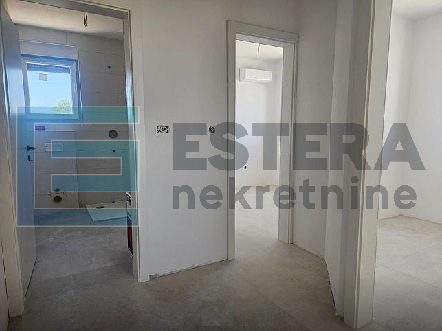 Apartman PRODAJA Vrsi, 90 m2, 4s, vrt, 2 parkinga