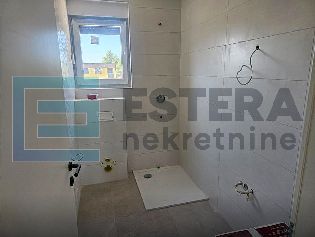 Apartman PRODAJA Vrsi, 90 m2, 4s, vrt, 2 parkinga