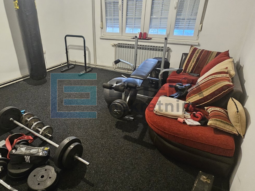 Kuća 250 m2 PRODAJA Varaždin, vrt, 3 parkinga + garaža