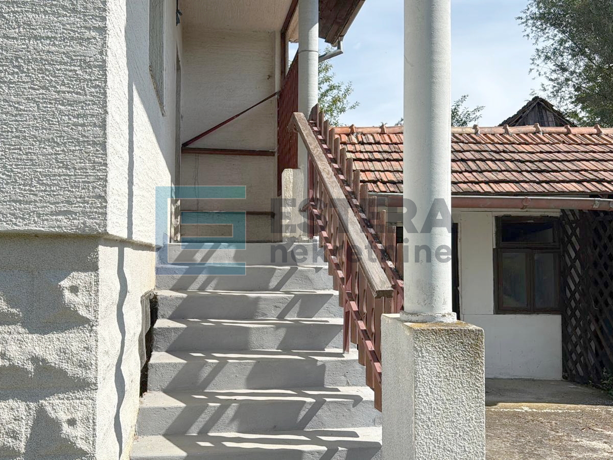Kuća PRODAJA Žabnica,  s gospodarskim zgradama i zemljištem