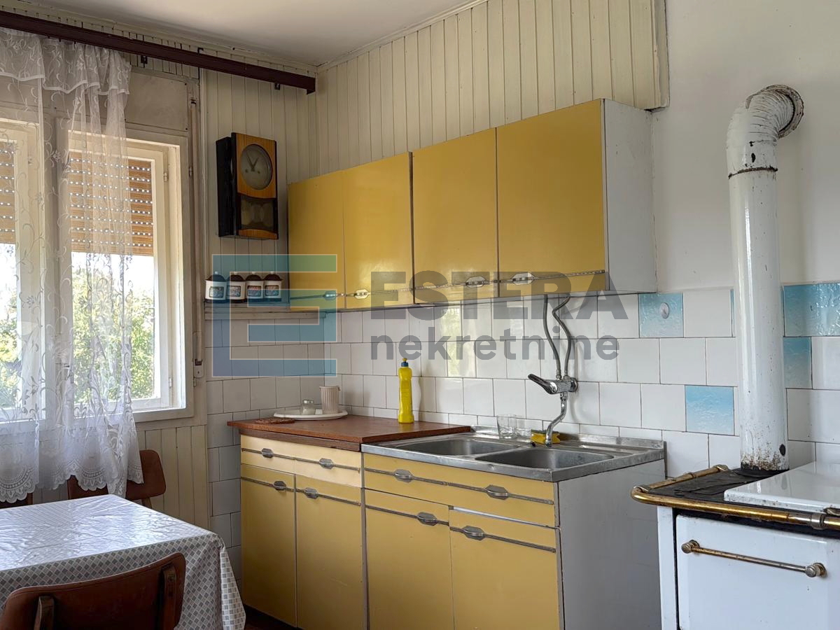 Kuća PRODAJA Žabnica,  s gospodarskim zgradama i zemljištem