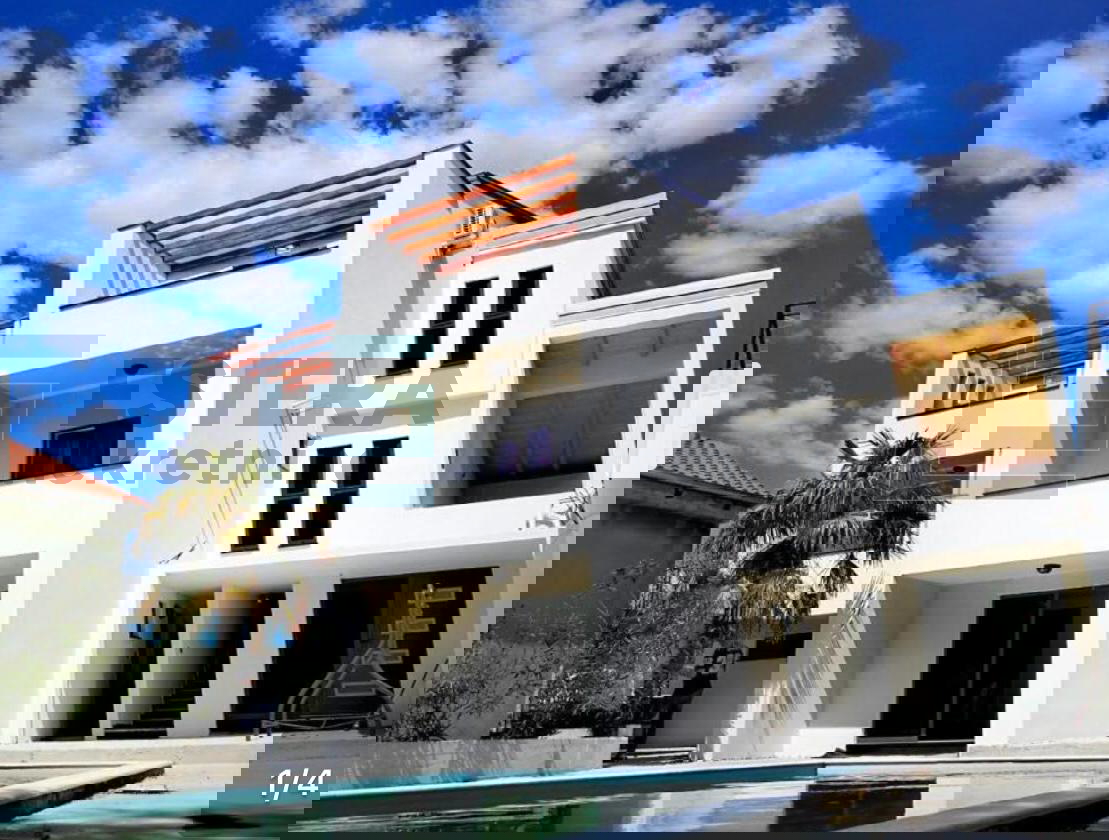 Kuća 244 m2 PRODAJA Biograd na Moru, 8 apartmana, bazen