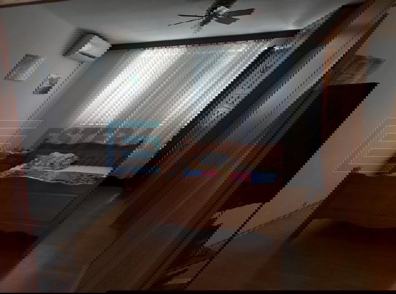 Kuća PRODAJA Starigrad, 173 m2, 60 m od mora, 3 etaže, 2 stana, garaža