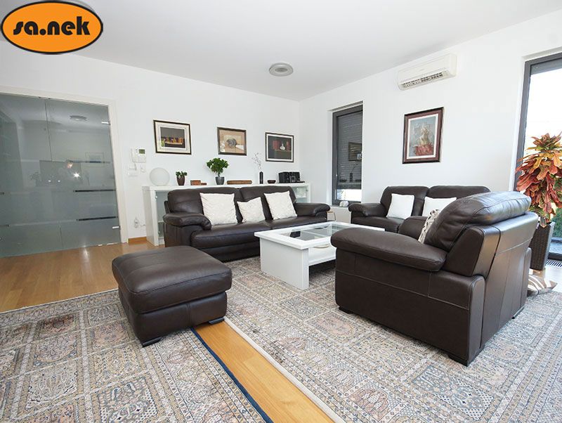 Moderna vila u Samoboru