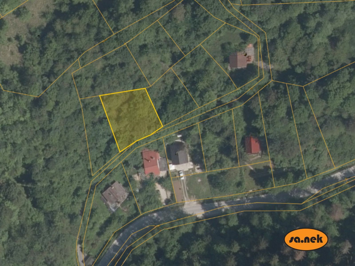 Građevinsko zemljište u zelenilu na rubu grada Samobora