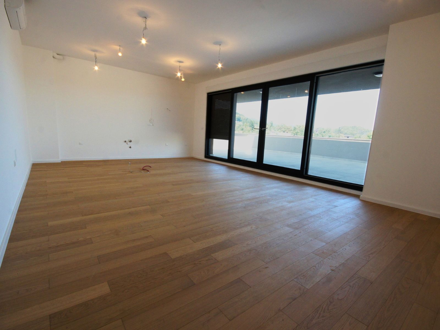 Luksuzni četverosobni penthouse- novogradnja