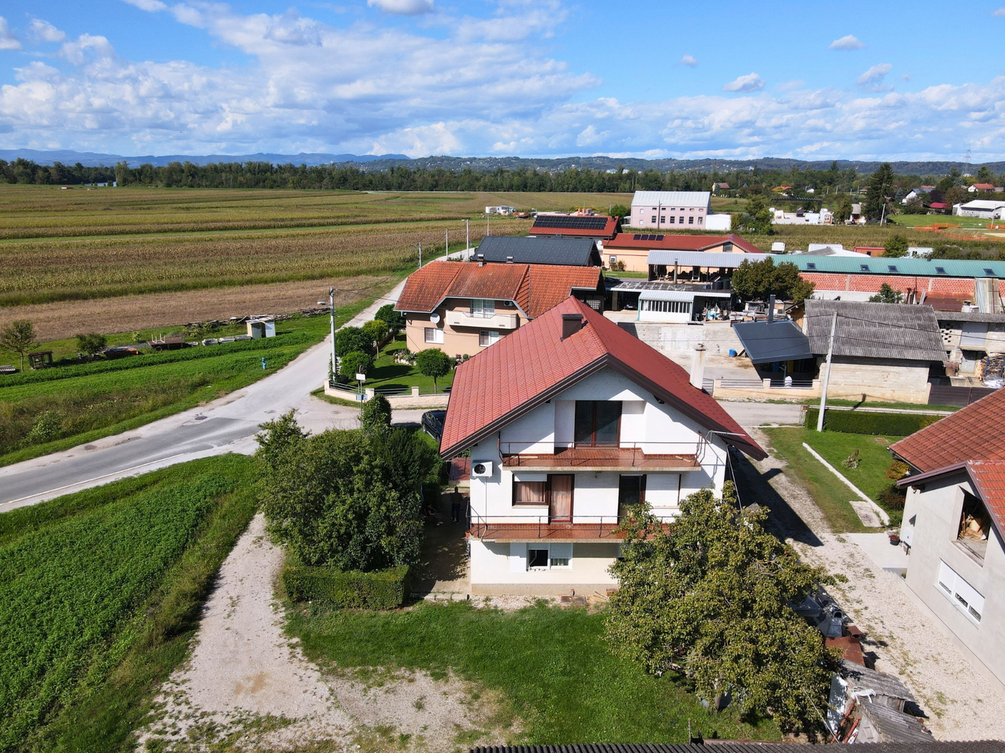 Haus mit zwei Wohneinheiten in der Umgebung von Samobor