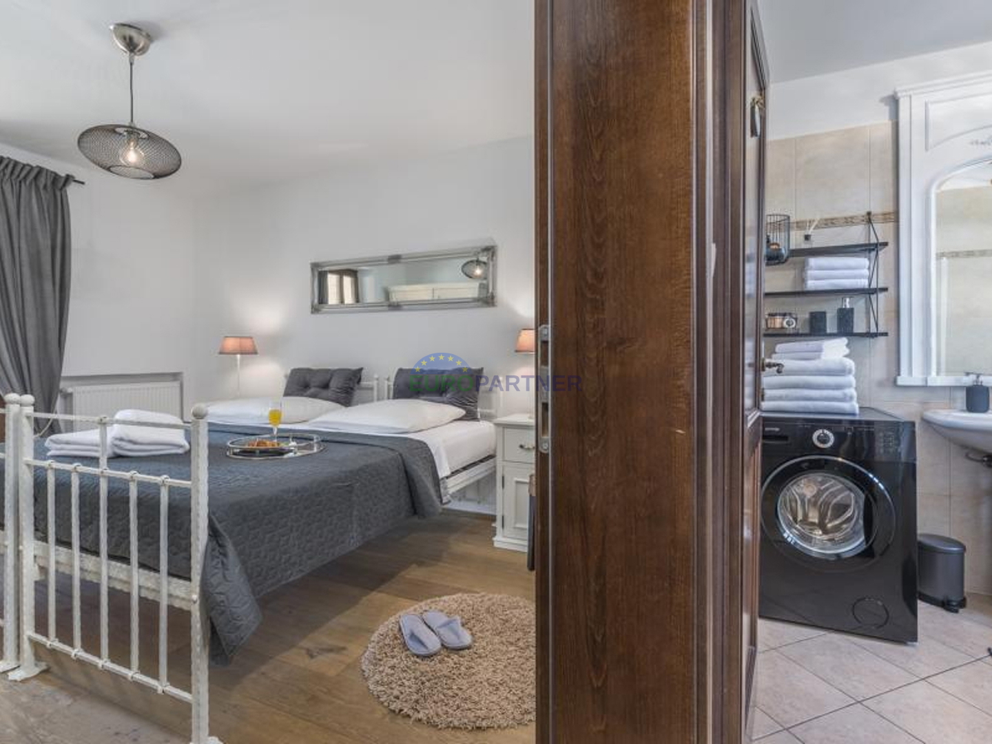 Prekrasna kamena vila sa bazenom i velikim vrtom