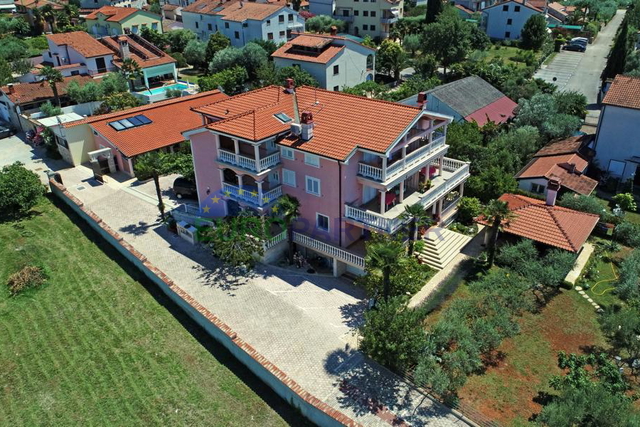 Casa, 1037 m2, Vendita, Poreč