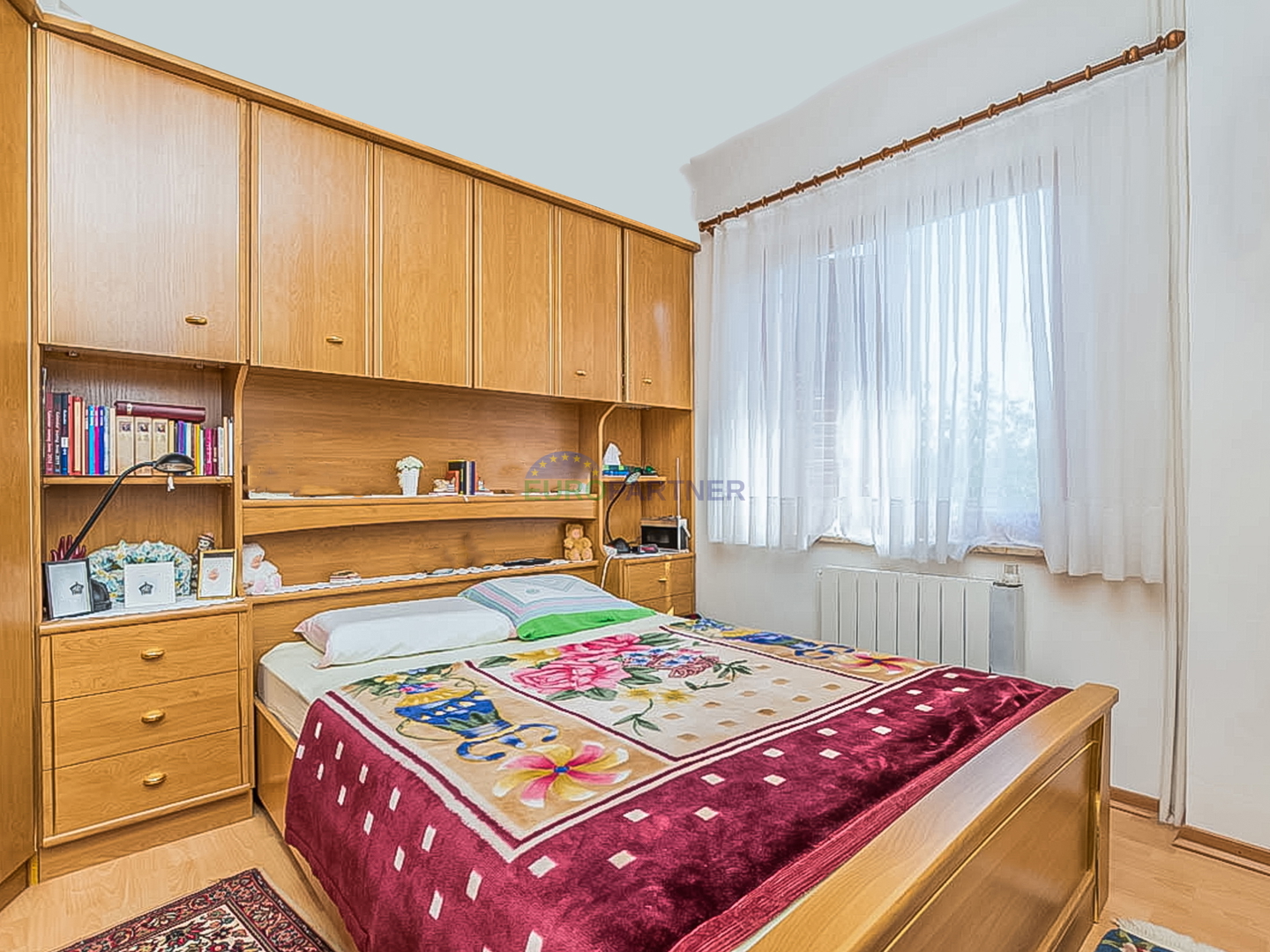 Novigrada, Samostojeća kuća sa tri stana