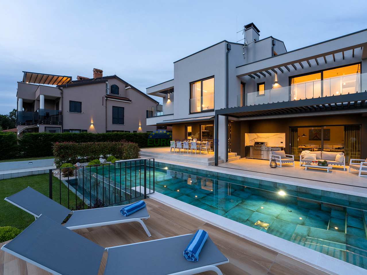 Moderna vila s pogledom na more, Poreč, 900m od mora