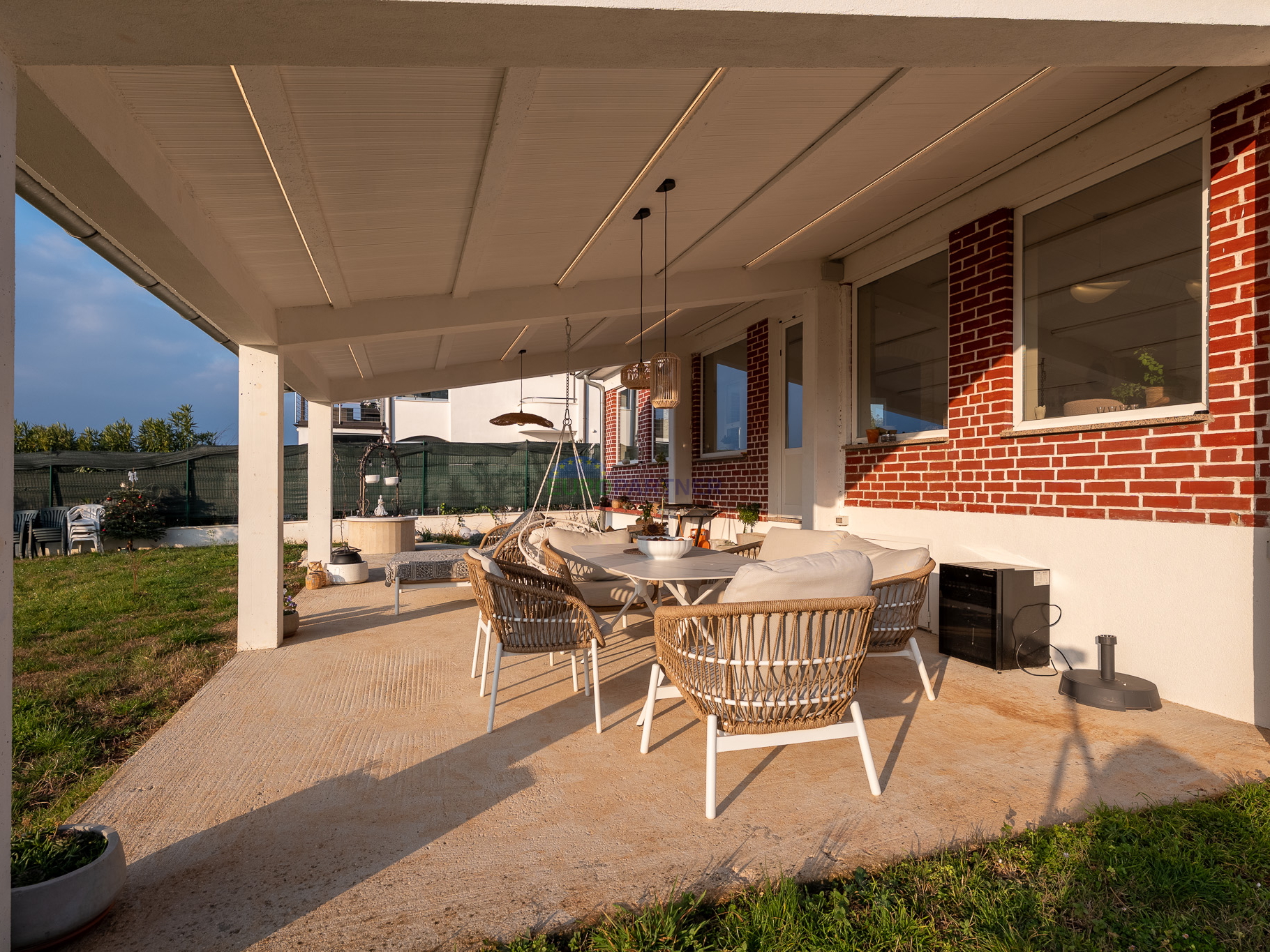 House&comma; 220 m2&comma; For Sale&comma; Pore&ccaron;