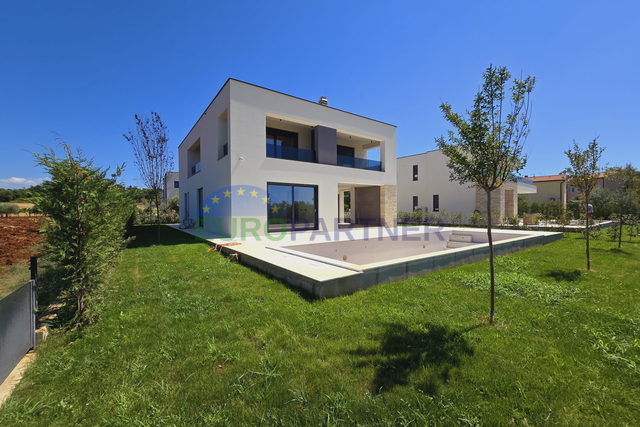 Casa, 240 m2, Vendita, Poreč