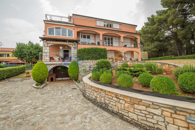 Casa, 725 m2, Vendita, Poreč