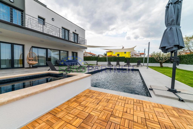 Casa, 170 m2, Vendita, Poreč