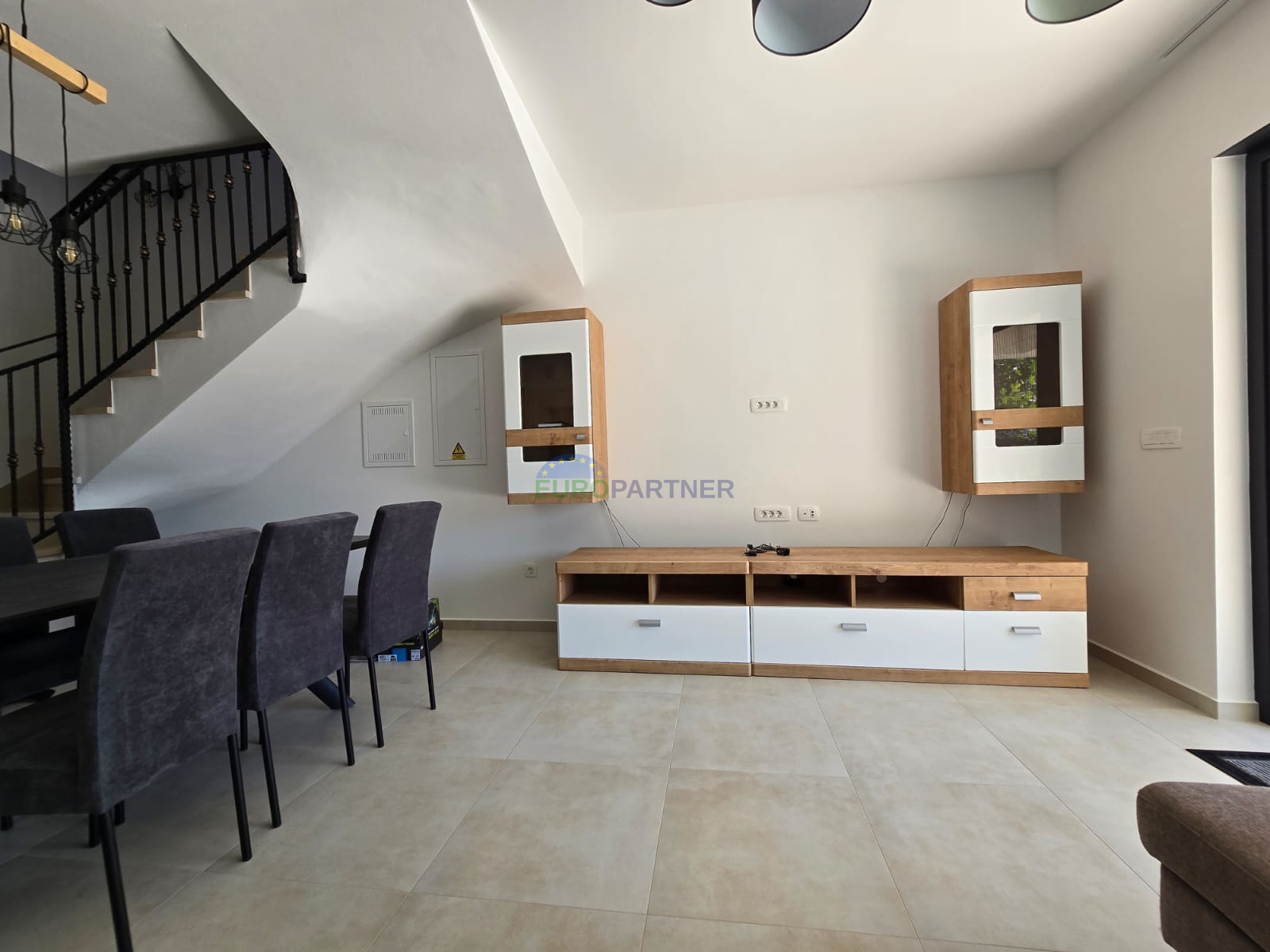Elegantes modernes Doppelhaus mit Pool in Funtana