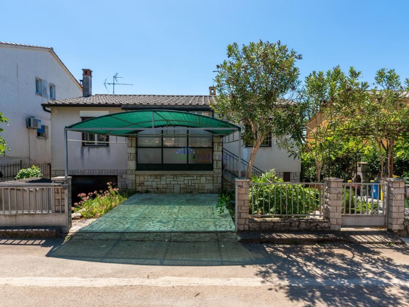 Istra, Poreč, Haus mit zwei Wohnungen in Meeresnähe