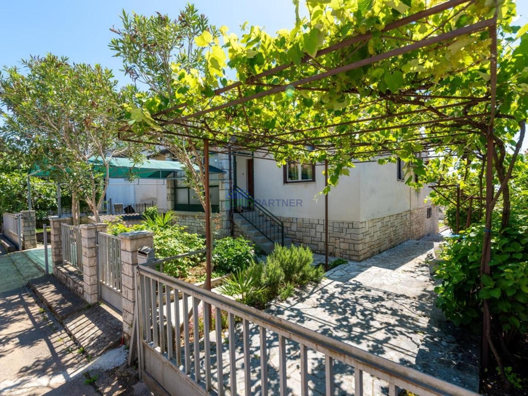 Istra, Poreč, Haus mit zwei Wohnungen in Meeresnähe