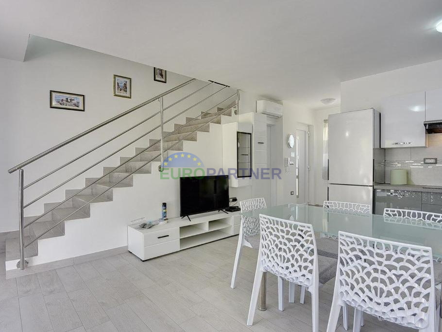 Istra, Ližnjan, moderna villa duplex con piscina