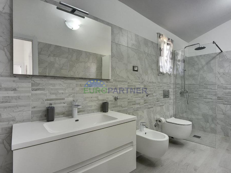 Istra, Ližnjan, moderna villa duplex con piscina