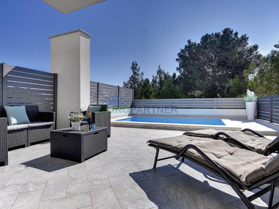 Istra, Ližnjan, moderna villa duplex con piscina