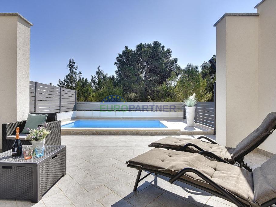 Istra, Ližnjan, moderna villa duplex con piscina