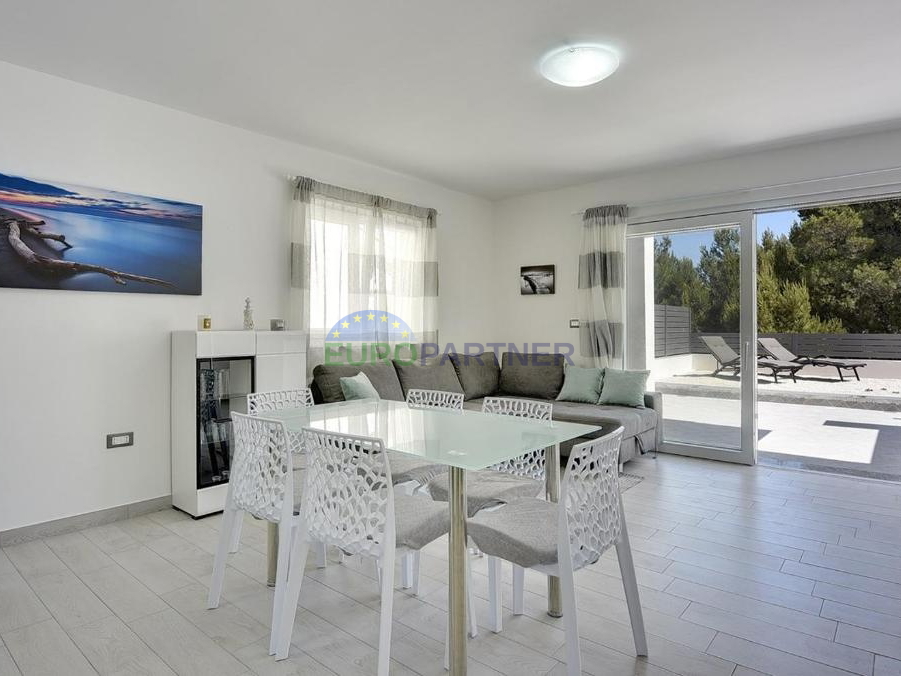 Istra, Ližnjan, moderna villa duplex con piscina
