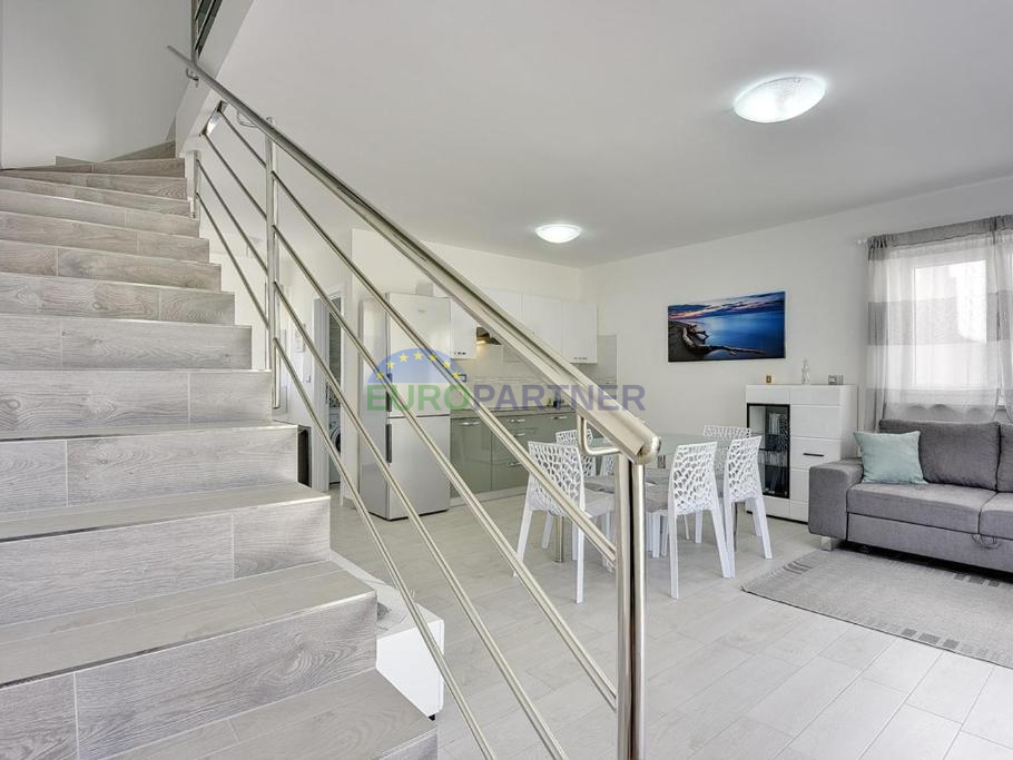 Istra, Ližnjan, moderna villa duplex con piscina