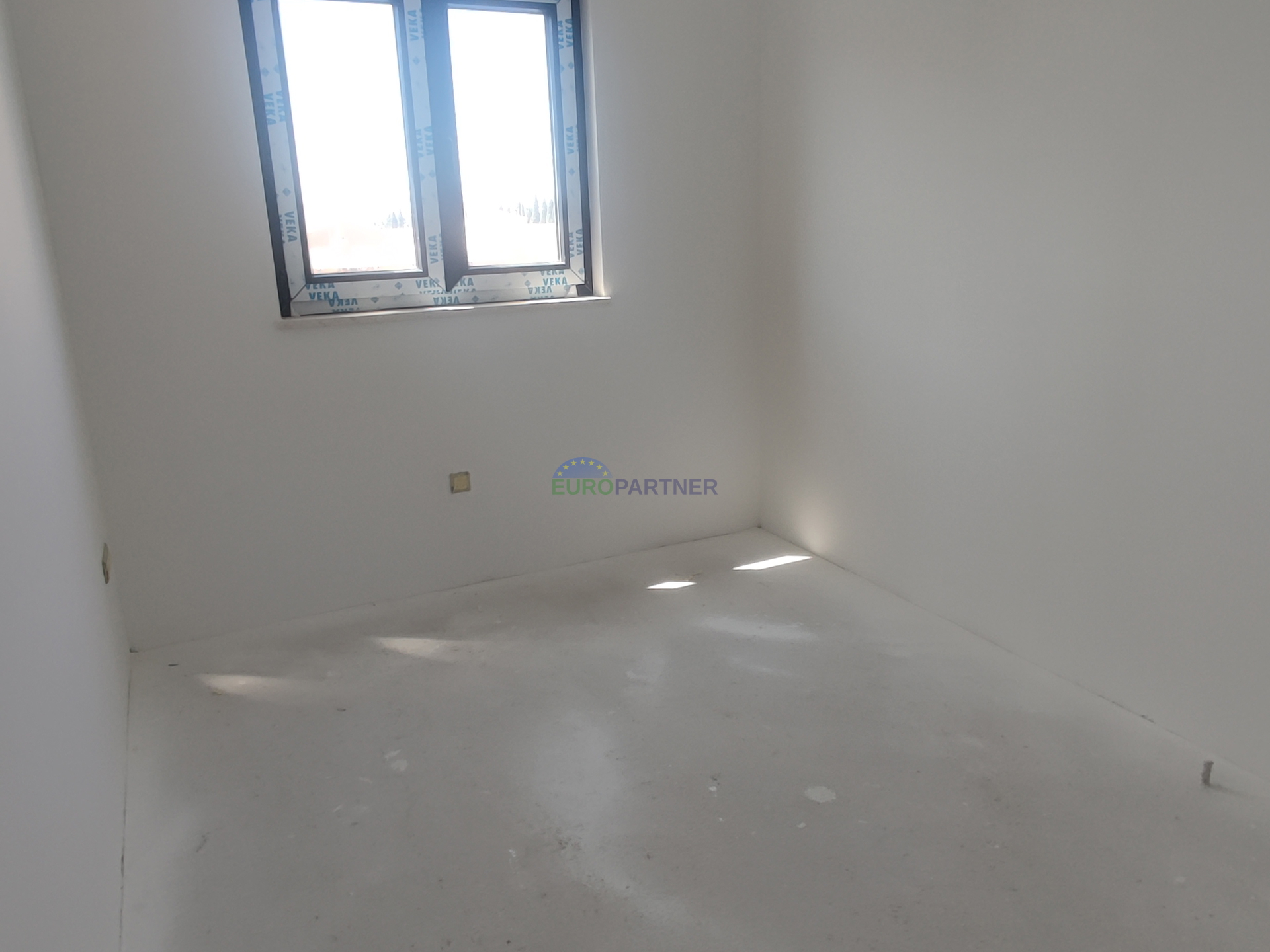 Novogradnja, 4-soban stan 80 m2 s vrtom od 100 m2