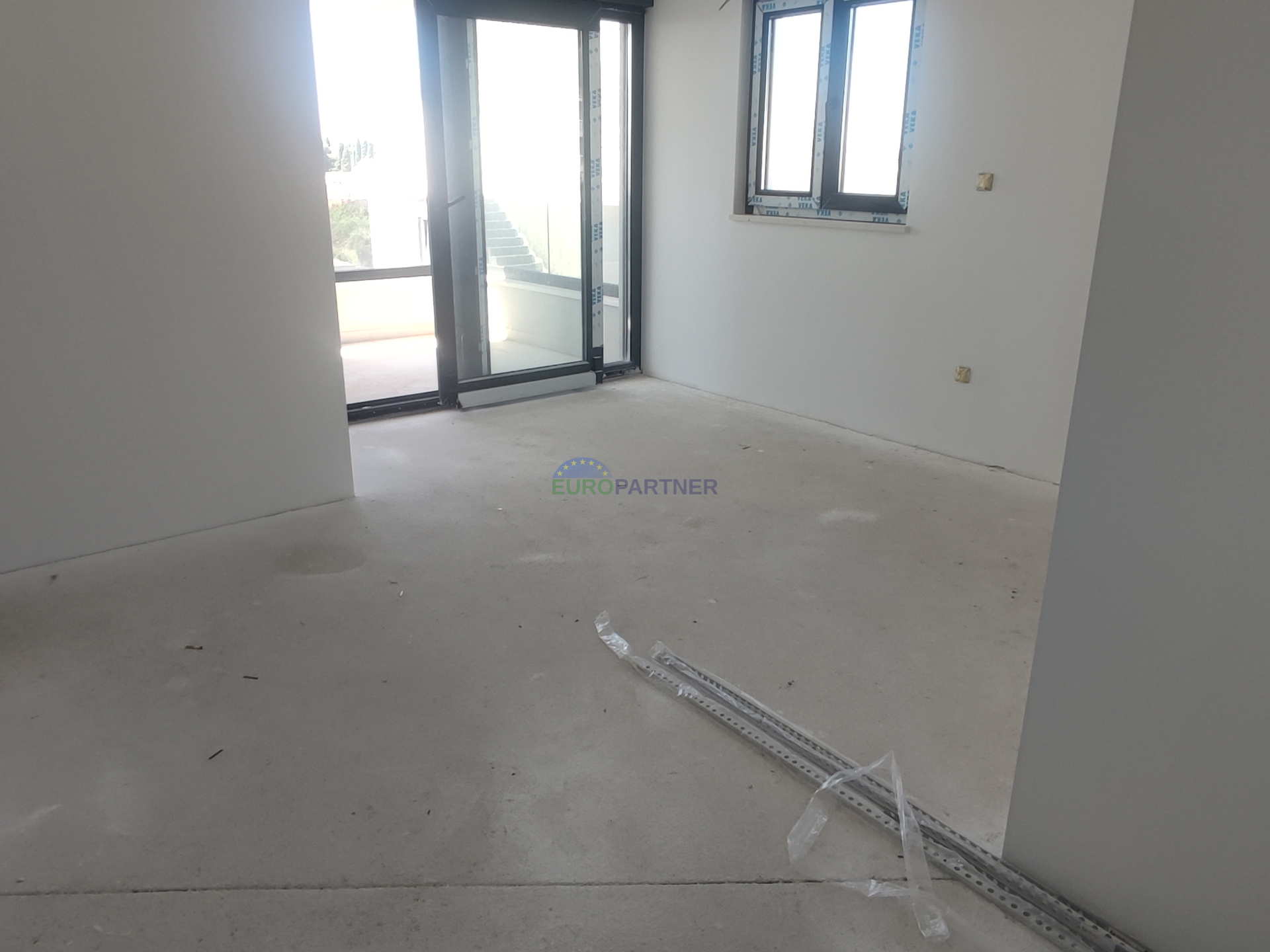 Novogradnja, 4-soban stan 80 m2 s vrtom od 100 m2