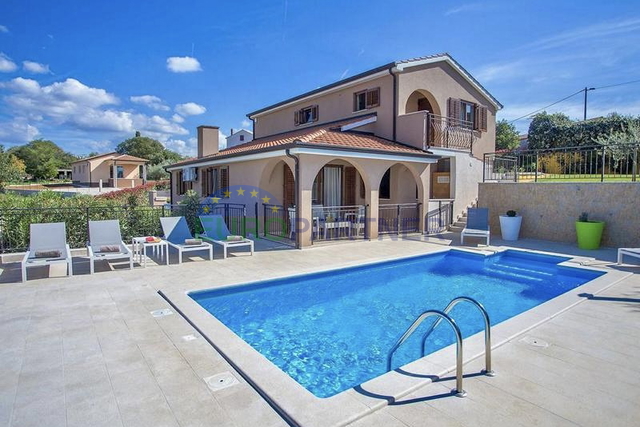 Kuća s prekrasnim otvorenim pogledom na prirodu, Poreč, 7km od mora