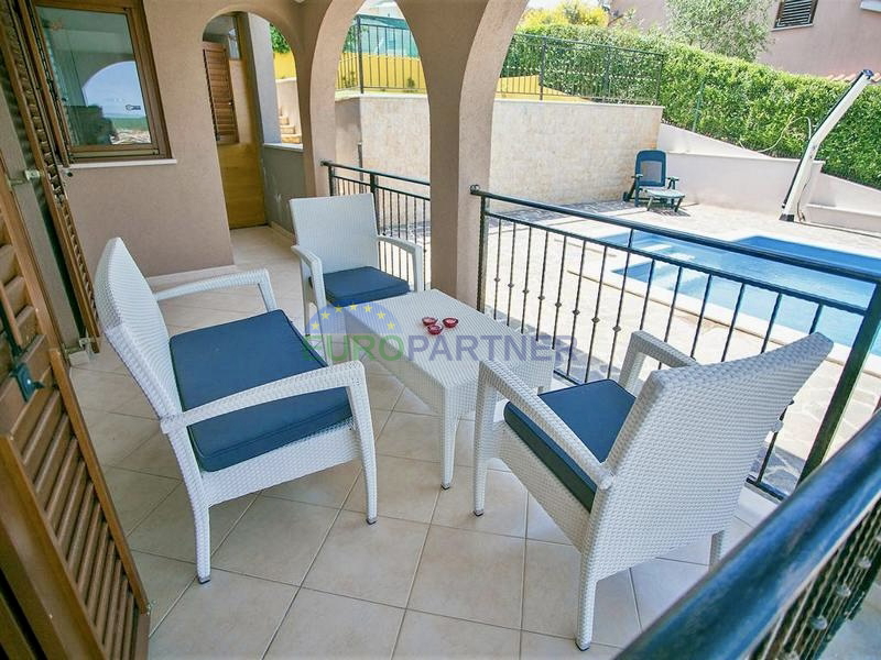 Ku&cacute;a s prekrasnim otvorenim pogledom na prirodu&comma; Pore&ccaron;&comma; 7km od mora