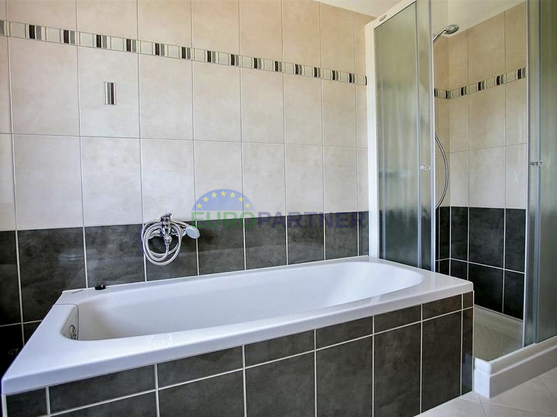 Ku&cacute;a s prekrasnim otvorenim pogledom na prirodu&comma; Pore&ccaron;&comma; 7km od mora