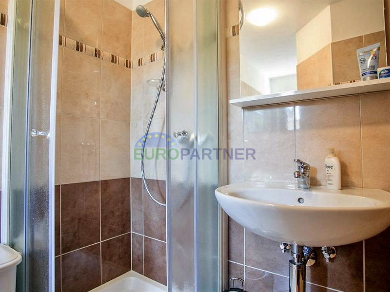 Ku&cacute;a s prekrasnim otvorenim pogledom na prirodu&comma; Pore&ccaron;&comma; 7km od mora