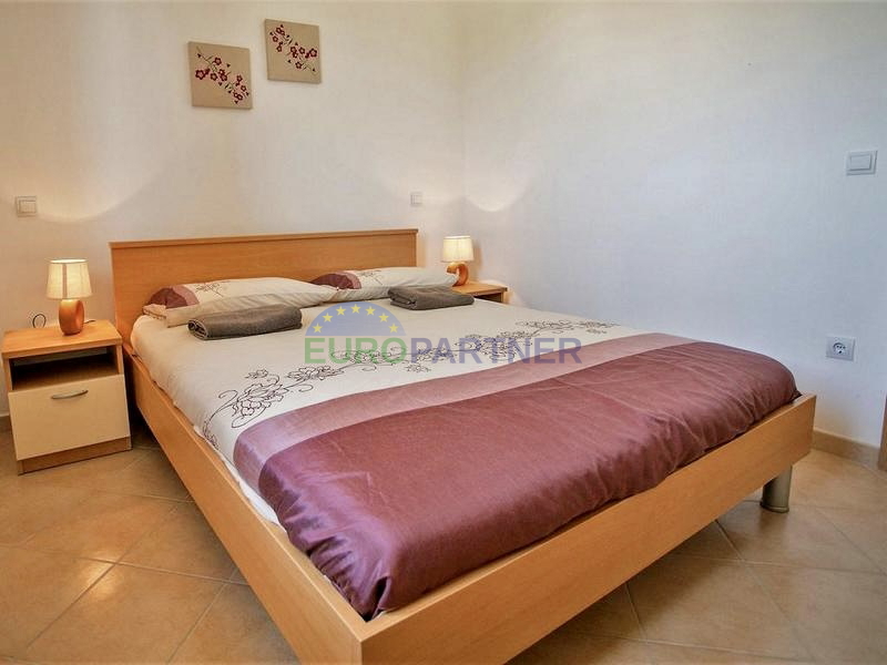 Ku&cacute;a s prekrasnim otvorenim pogledom na prirodu&comma; Pore&ccaron;&comma; 7km od mora